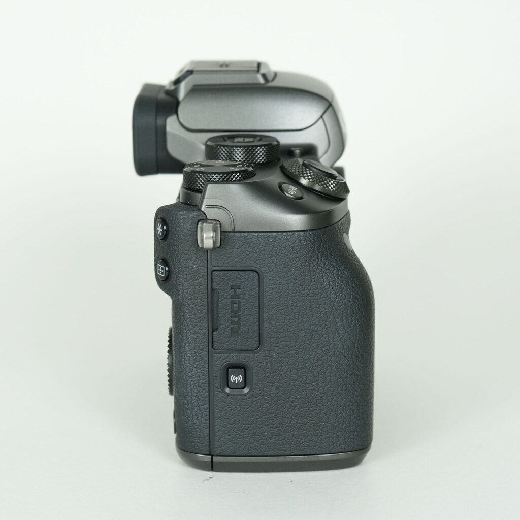 Canon EOS M5 [�{�f�B]