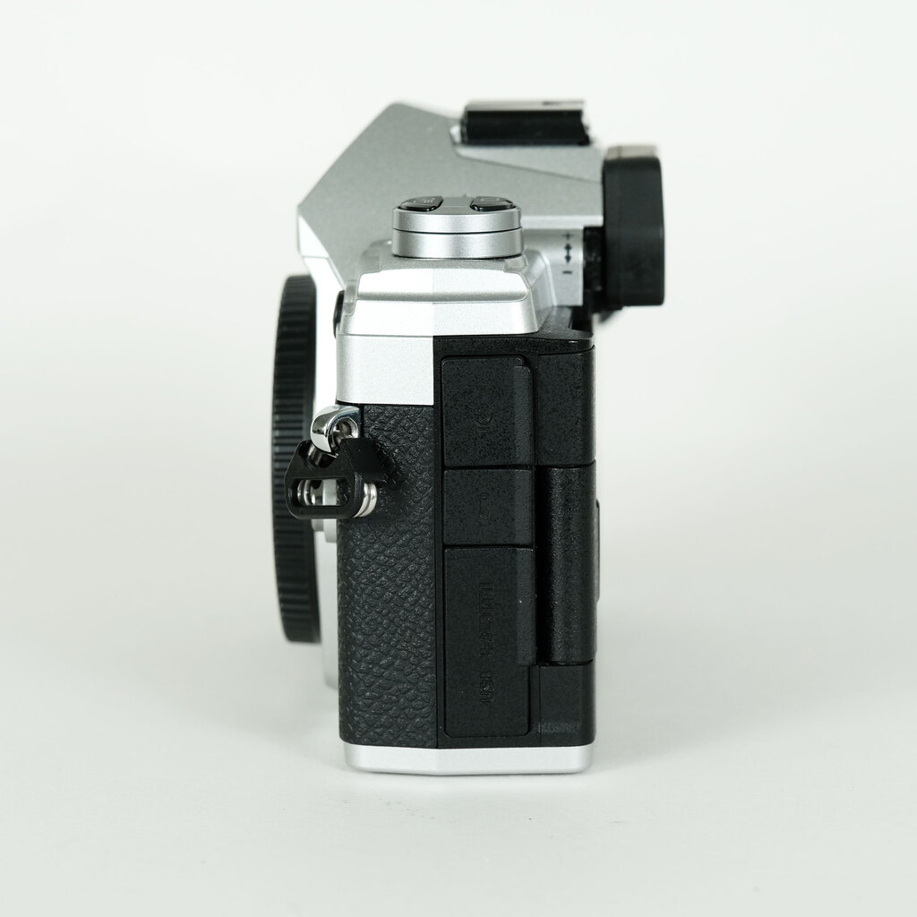 OLYMPUS OM-D E-M5 Mark III