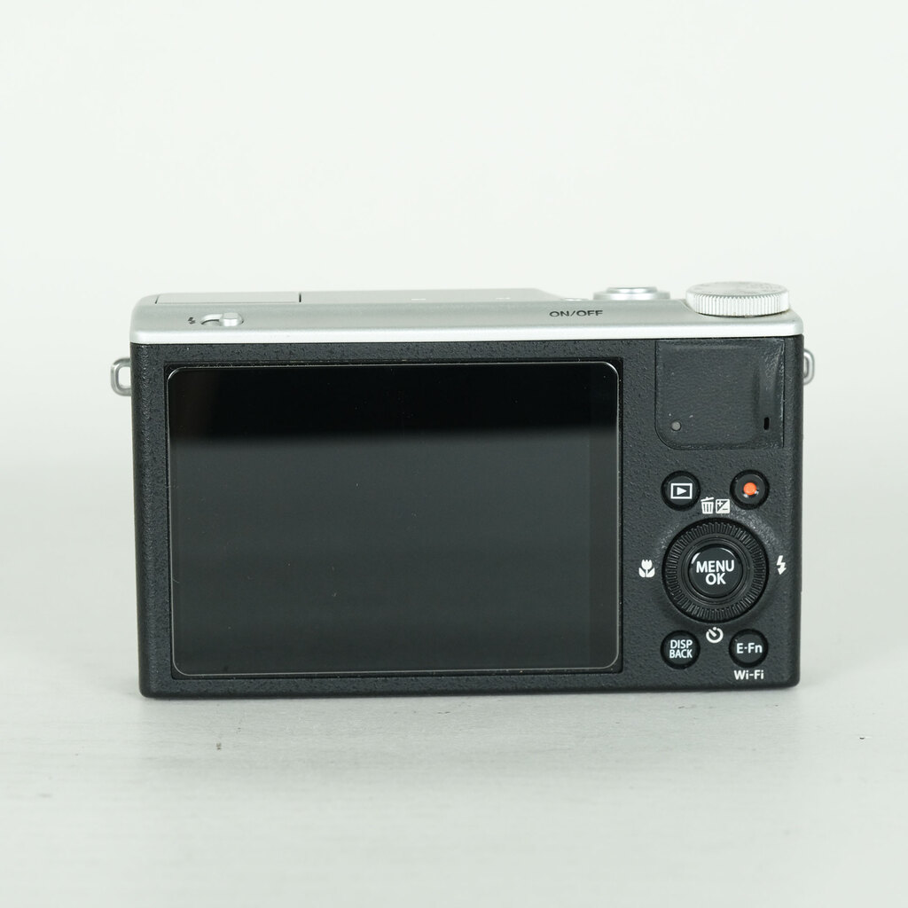 FUJIFILM XQ2 シルバーの出品 | ONE SCENE（ワンシーン）