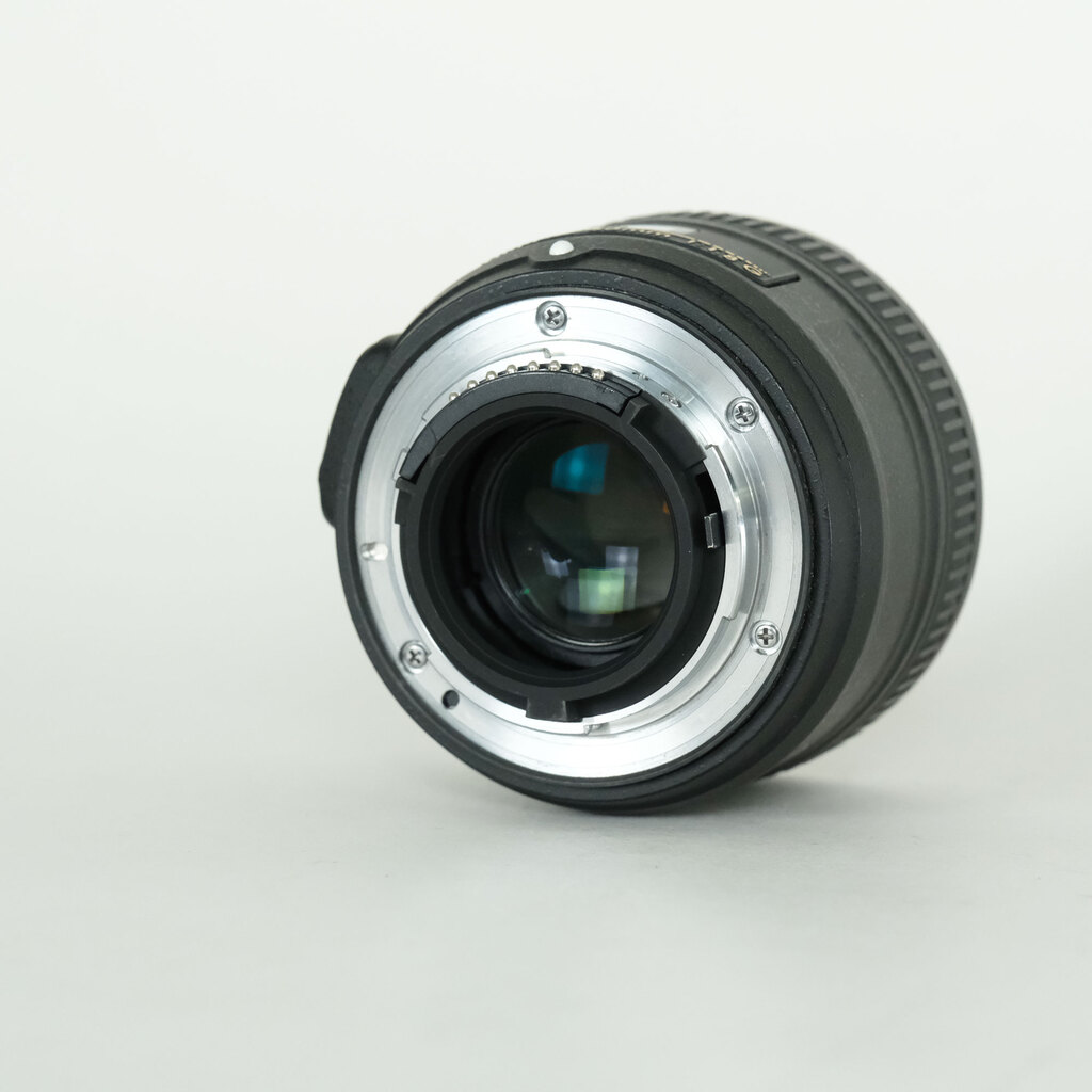 Nikon AF-S NIKKOR 50mm f/1.8G Nikon AF-S NIKKOR 50mm f/1.8G