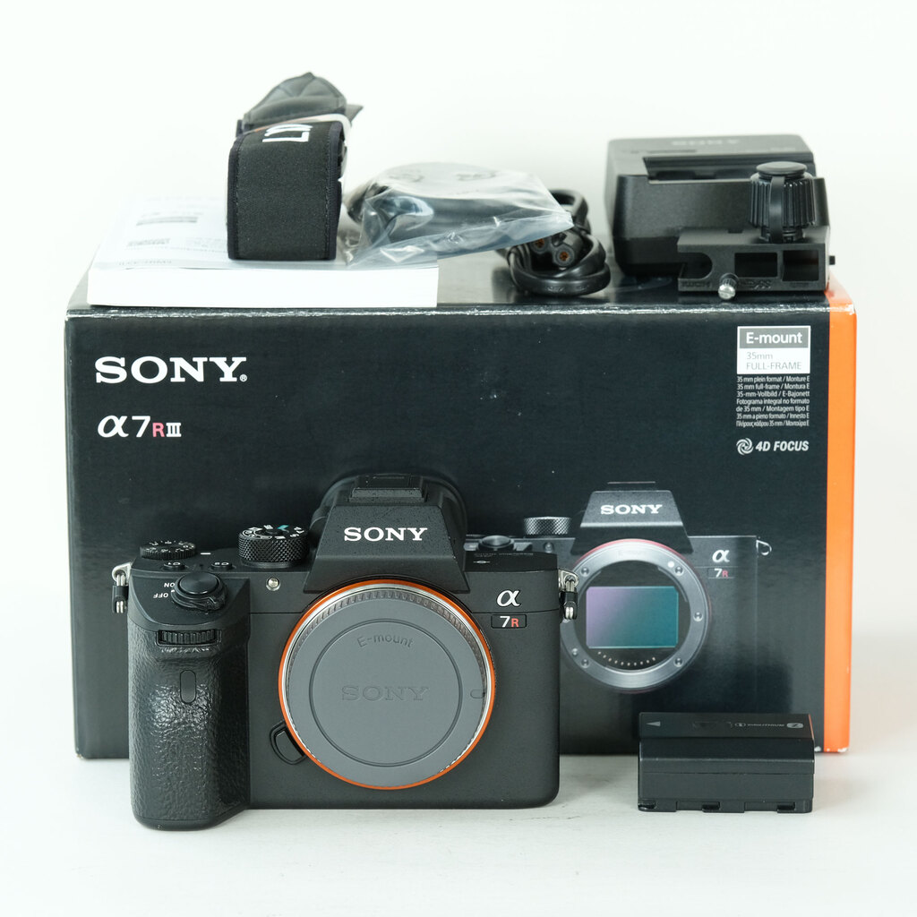 SONY α7R III（ILCE-7RM3）の出品 | ONE SCENE（ワンシーン）
