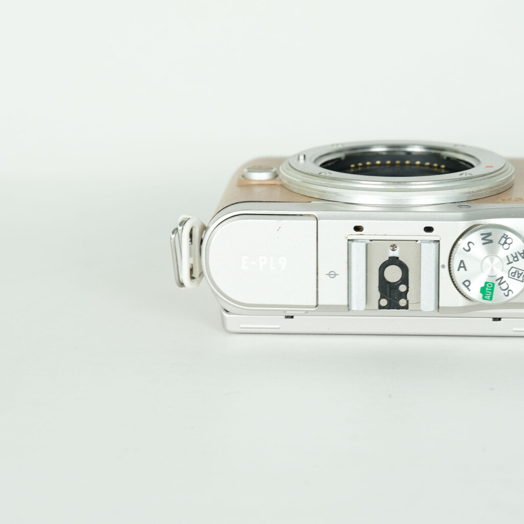 OLYMPUS PEN E-PL9