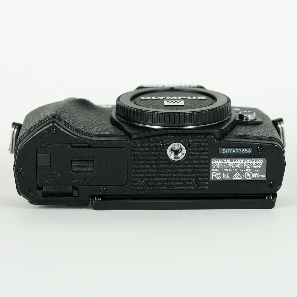 OLYMPUS OM-D E-M10 Mark III