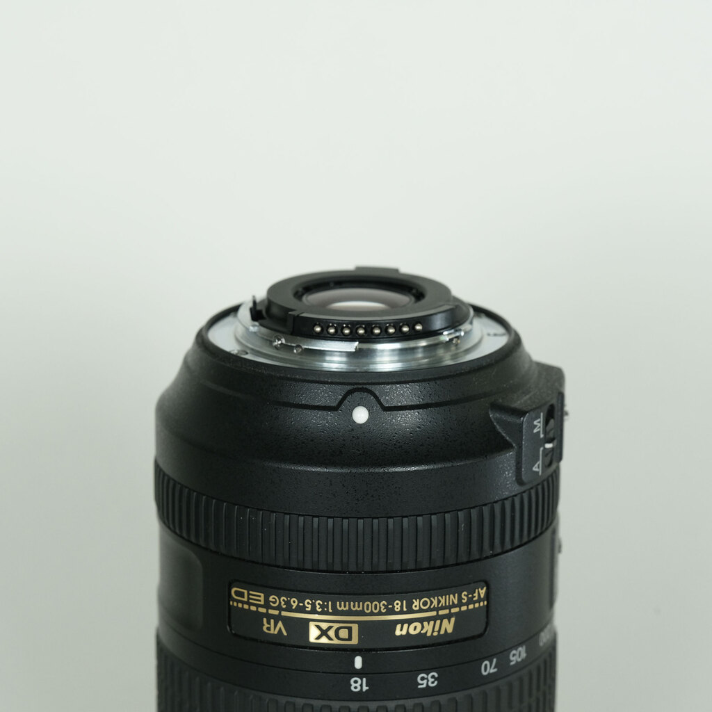 Nikon AF-S DX NIKKOR 18-300mm f/3.5-6.3G ED VR Nikon AF-S DX NIKKOR 18-300mm f/3.5-6.3G ED VR