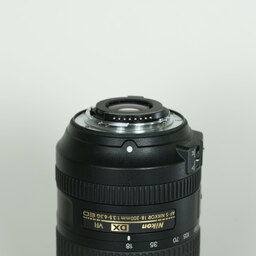 Nikon AF-S DX NIKKOR 18-300mm f/3.5-6.3G ED VR Nikon AF-S DX NIKKOR 18-300mm f/3.5-6.3G ED VR