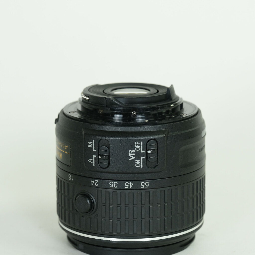 Nikon AF-S DX NIKKOR 18-55mm f3.5-5.6G VR II Nikon AF-S DX NIKKOR 18-55mm f3.5-5.6G VR II