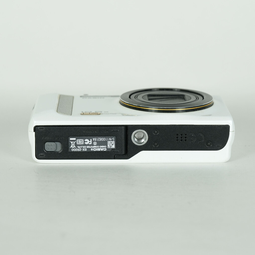 CASIO EXILIM EX-ZR200 ホワイト