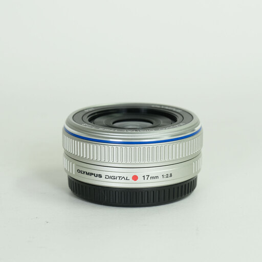 OLYMPUS M.ZUIKO DIGITAL 17mm F2.8 シルバー
