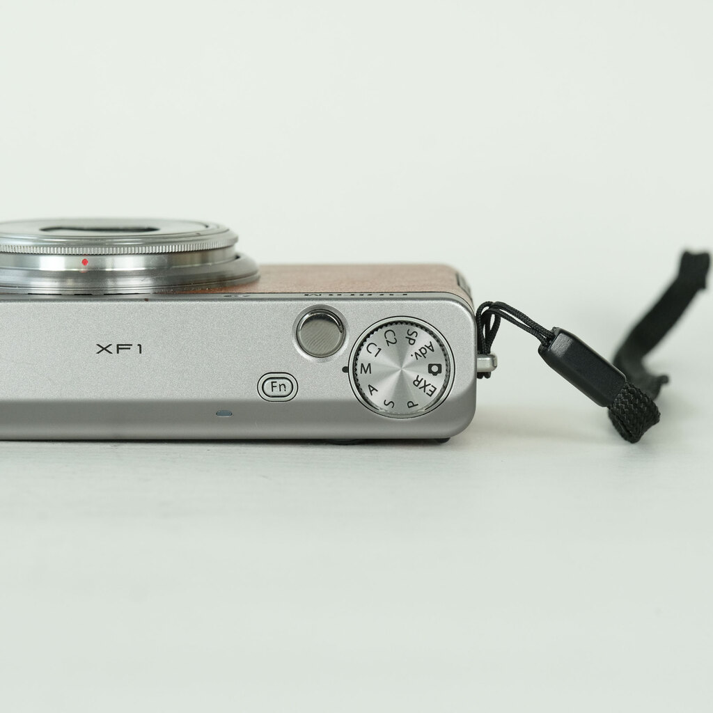 FUJIFILM XF1 ブラウン FUJIFILM XF1 ブラウン