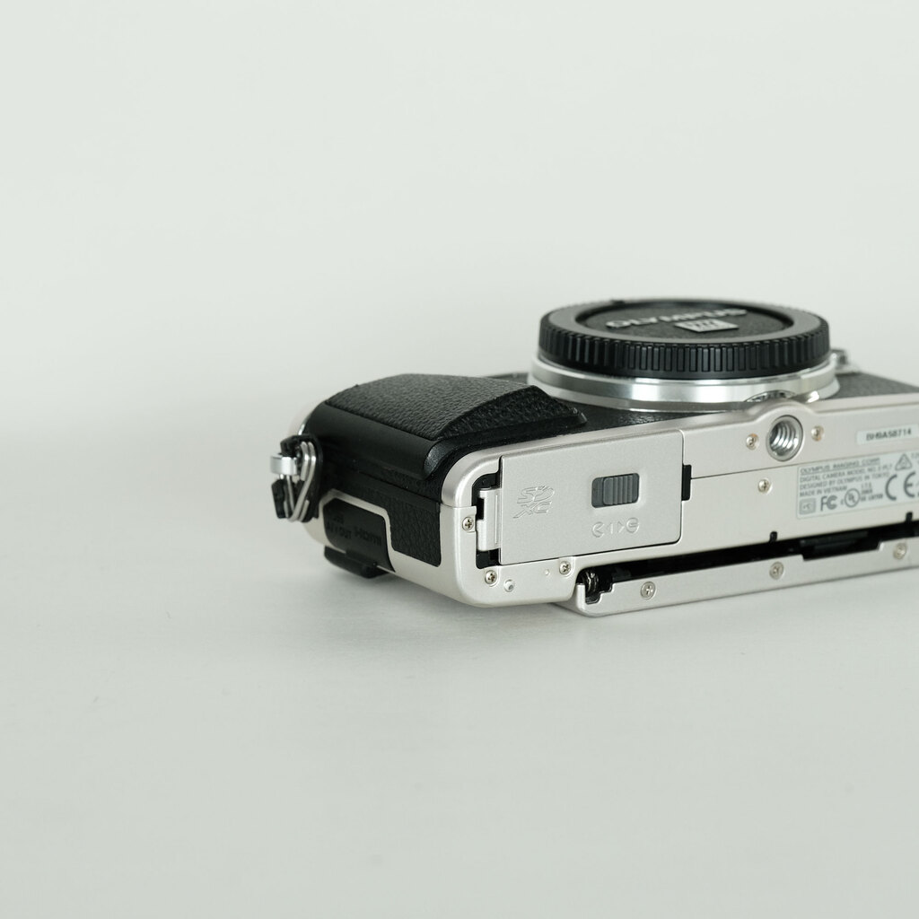 OLYMPUS PEN Lite E-PL7 ボディ シルバー