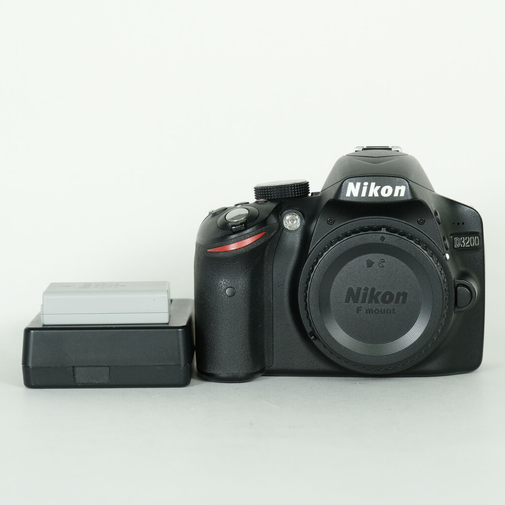 Nikon D3200ボディ ブラックの出品 | ONE SCENE（ワンシーン）