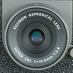 FUJIFILM X half X-HF1