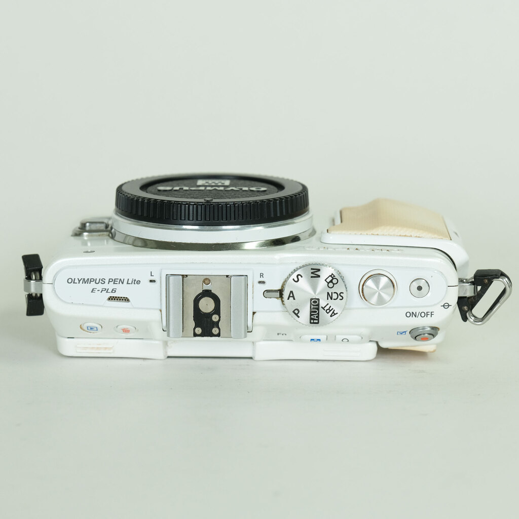 OLYMPUS PEN Lite E-PL6 ボディ ホワイト