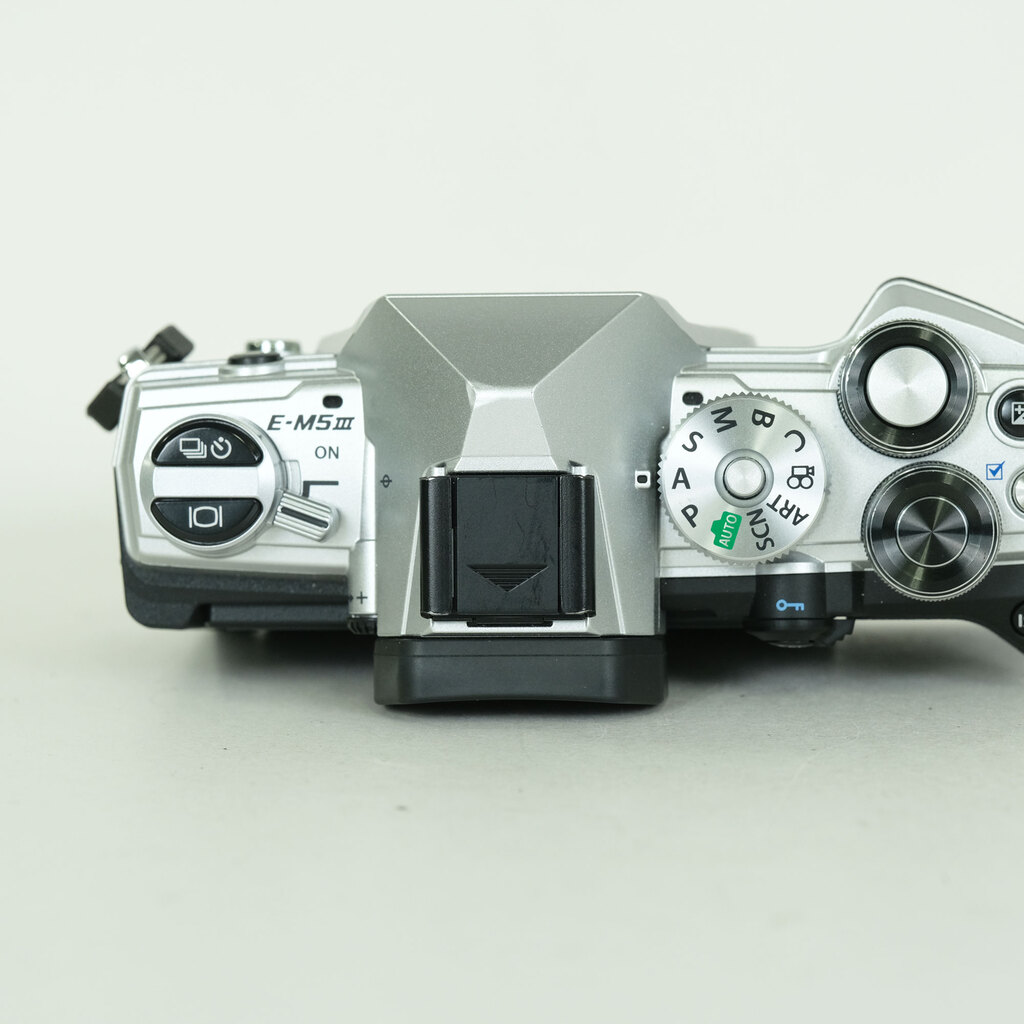 OLYMPUS OM-D E-M5 Mark III