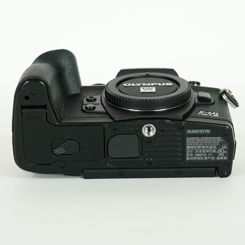 OLYMPUS OM-D E-M1 Mark III