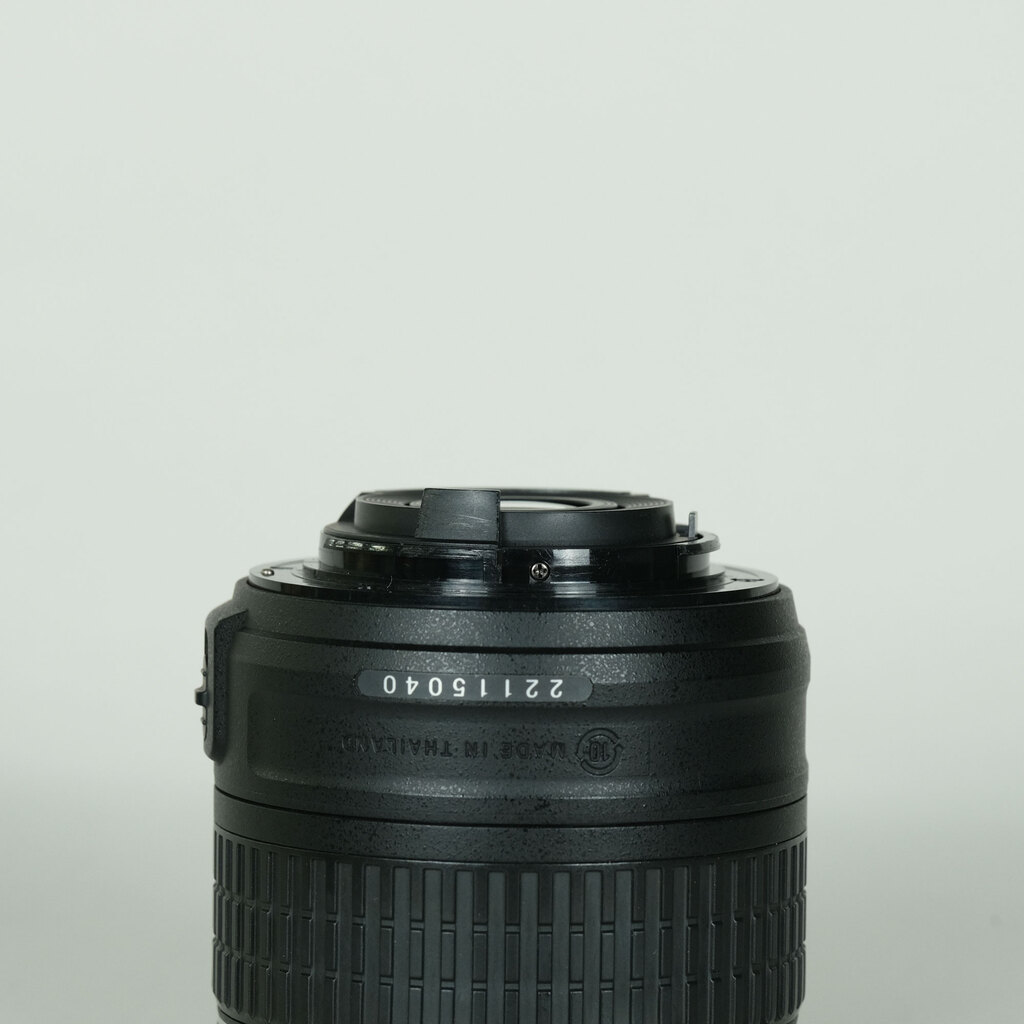 Nikon AF-S DX NIKKOR 18-55mm f3.5-5.6G VR II Nikon AF-S DX NIKKOR 18-55mm f3.5-5.6G VR II