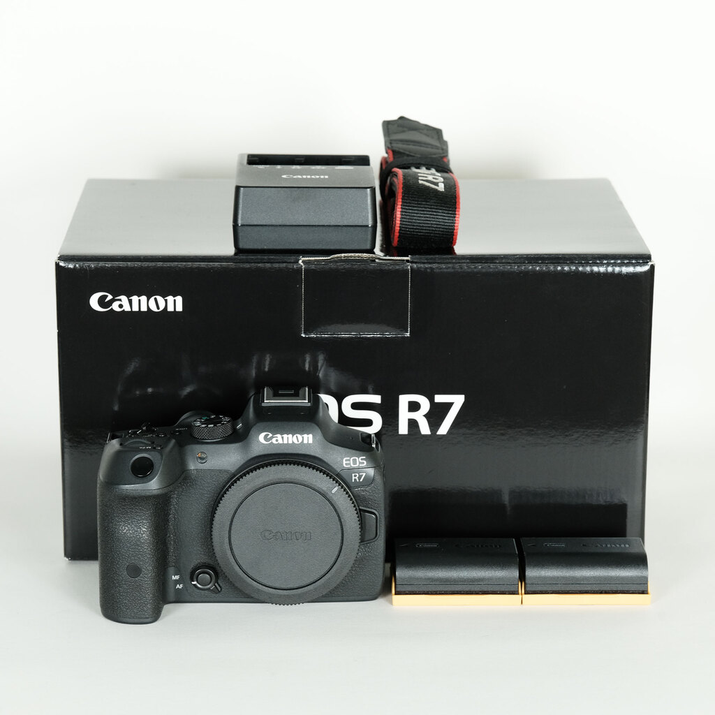 Canon EOS R7