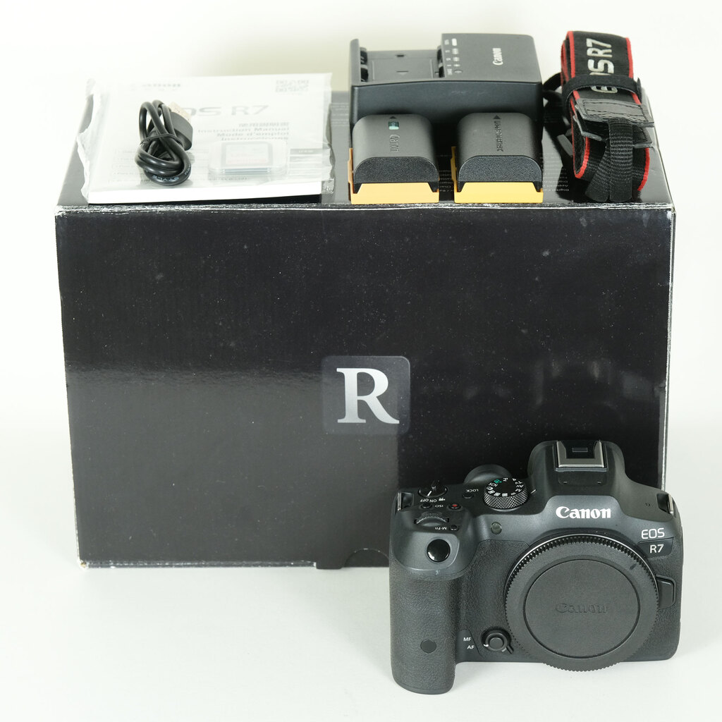 Canon EOS R7