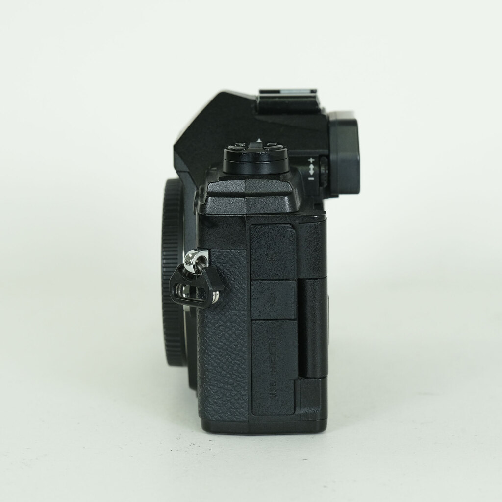 OLYMPUS OM-D E-M5 Mark III