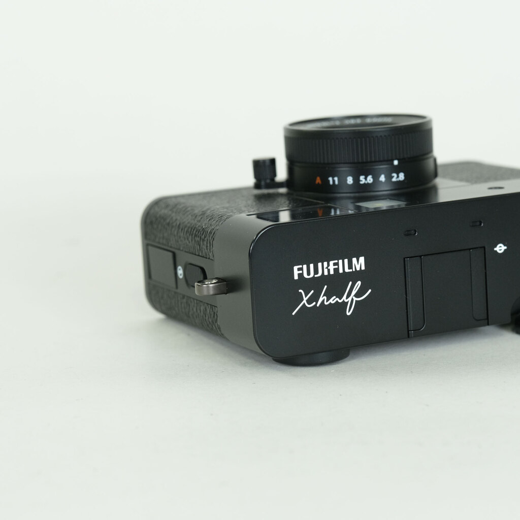 FUJIFILM X half X-HF1