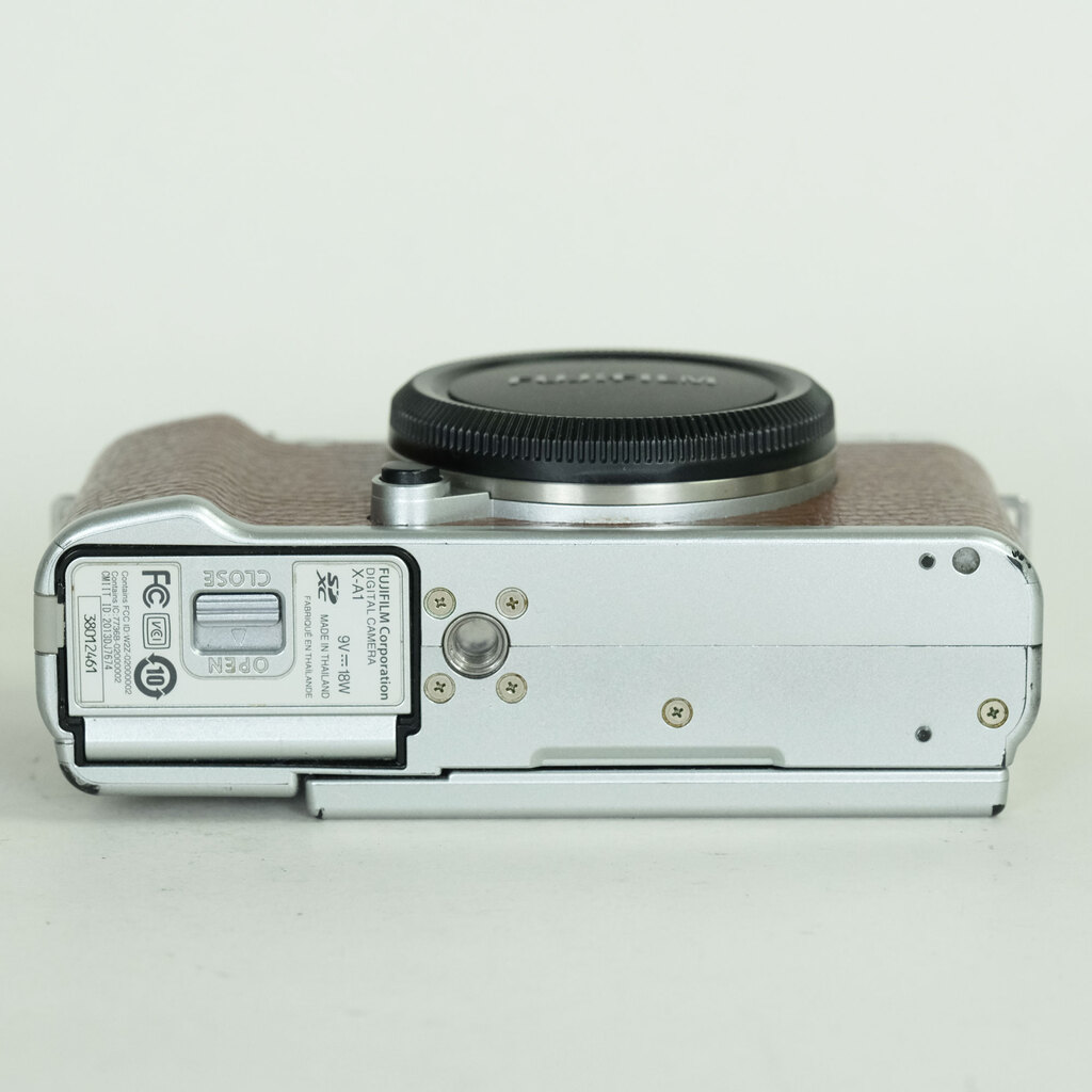FUJIFILM X-A1 ボディ ブラウン