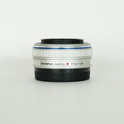 OLYMPUS M.ZUIKO DIGITAL 17mm F2.8 シルバー