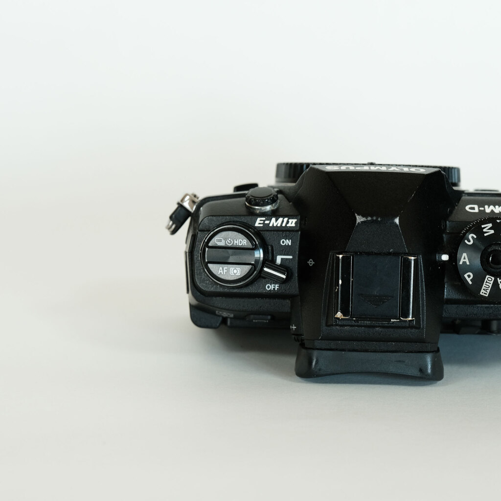 OLYMPUS OM-D E-M1 Mark II