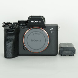 SONY α7 IV(ILCE-7M4) SONY α7 IV(ILCE-7M4)