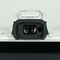 Canon EOS Kiss M Canon EOS Kiss M