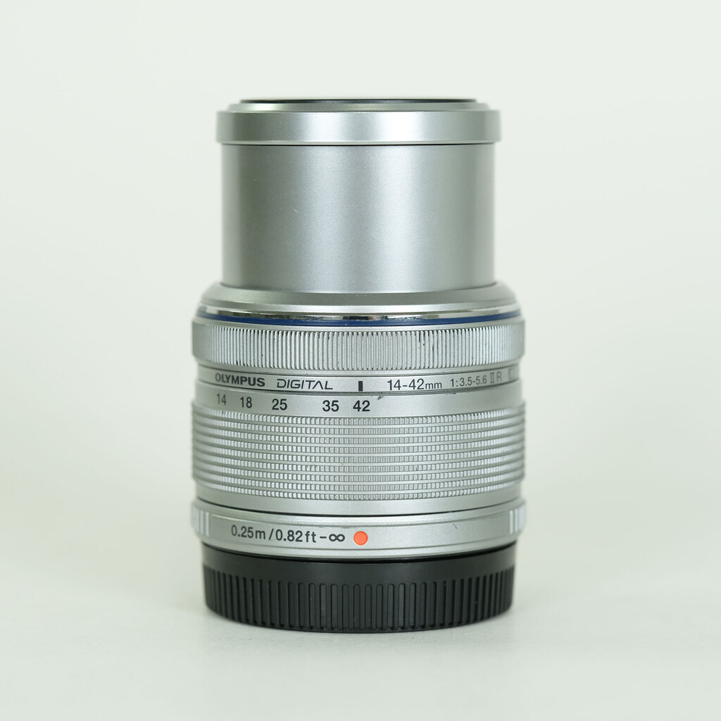 OLYMPUS M.ZUIKO DIGITAL 14-42mm F3.5-5.6IIR シルバー