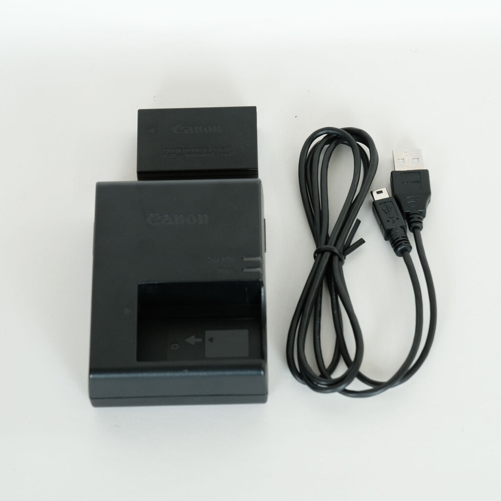 Canon EOS 8000D Canon EOS 8000D