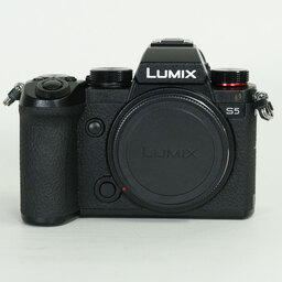 Panasonic LUMIX DC-S5 Panasonic LUMIX DC-S5