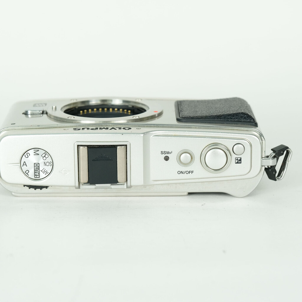 OLYMPUS PEN E-P1 ボディ シルバーの出品 | ONE SCENE（ワンシーン）