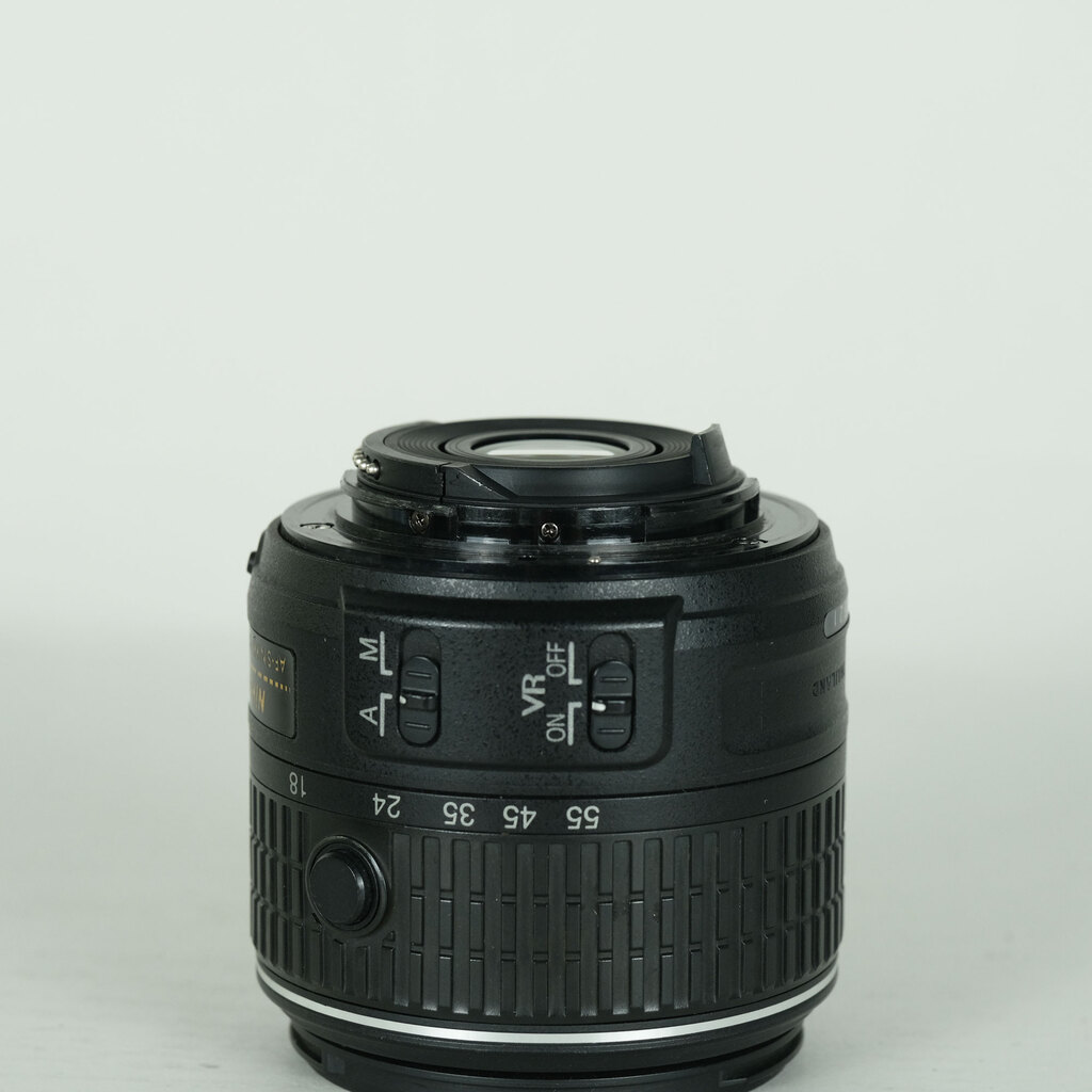 Nikon AF-S DX NIKKOR 18-55mm f3.5-5.6G VR II Nikon AF-S DX NIKKOR 18-55mm f3.5-5.6G VR II