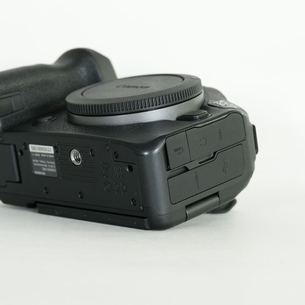 Canon EOS R6 Canon EOS R6