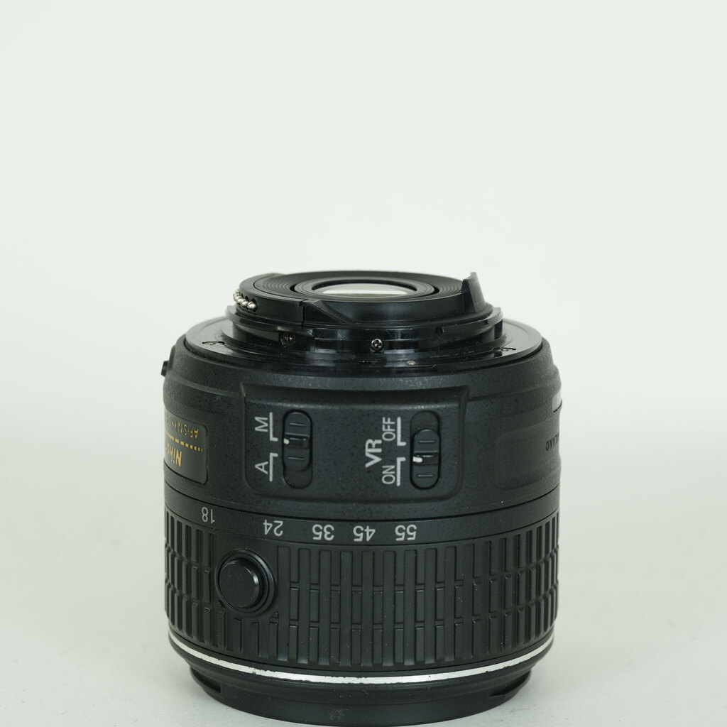 Nikon AF-S DX NIKKOR 18-55mm f3.5-5.6G VR II Nikon AF-S DX NIKKOR 18-55mm f3.5-5.6G VR II
