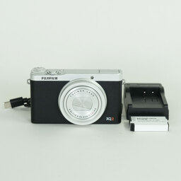 FUJIFILM XQ2 シルバー FUJIFILM XQ2 シルバー