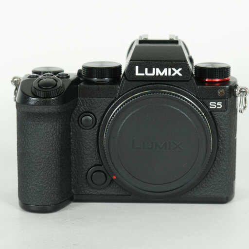 Panasonic LUMIX DC-S5を徹底解説。作例からおすすめレンズまで | ONE