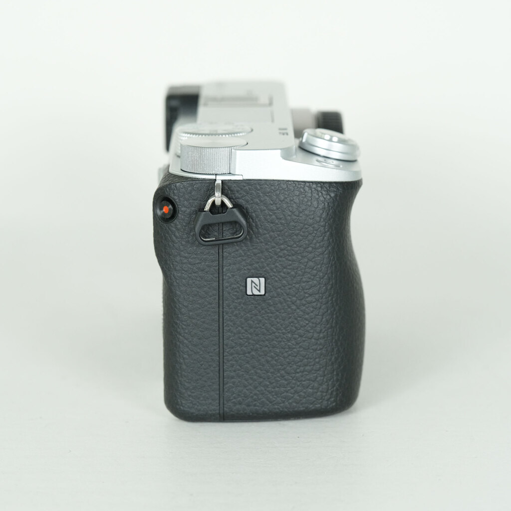 SONY ��6400�iILCE-6400�j [�{�f�B �V���o�[]