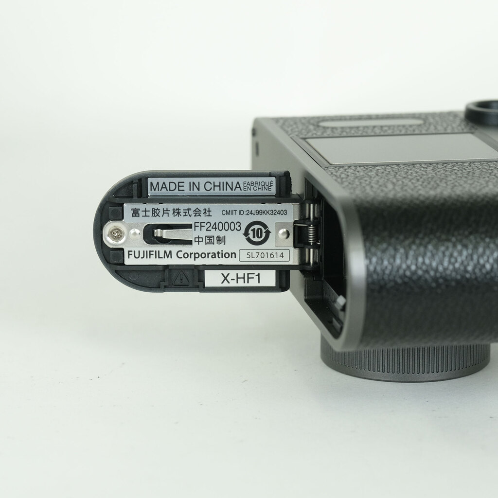 FUJIFILM X half X-HF1