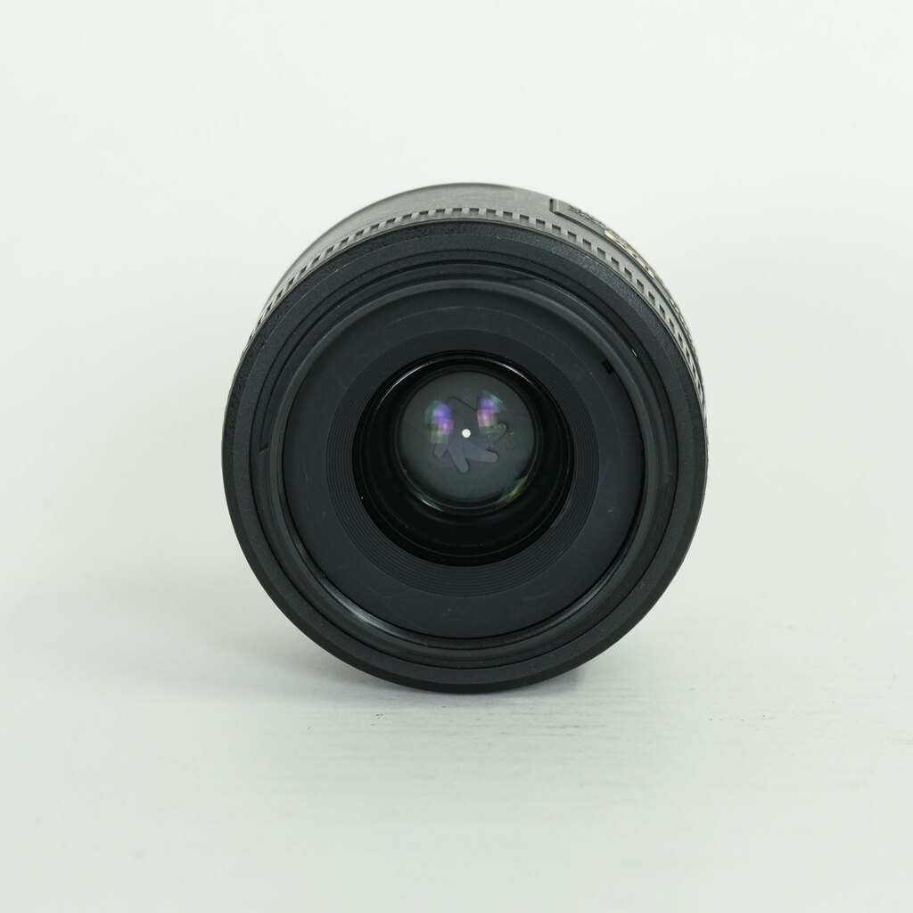 Nikon AF-S DX NIKKOR 35mm f/1.8G Nikon AF-S DX NIKKOR 35mm f/1.8G