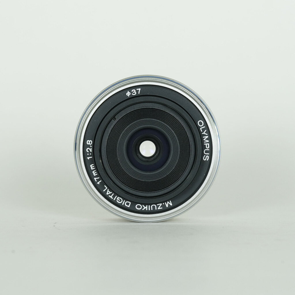 OLYMPUS M.ZUIKO DIGITAL 17mm F2.8 シルバー OLYMPUS M.ZUIKO DIGITAL 17mm F2.8 シルバー