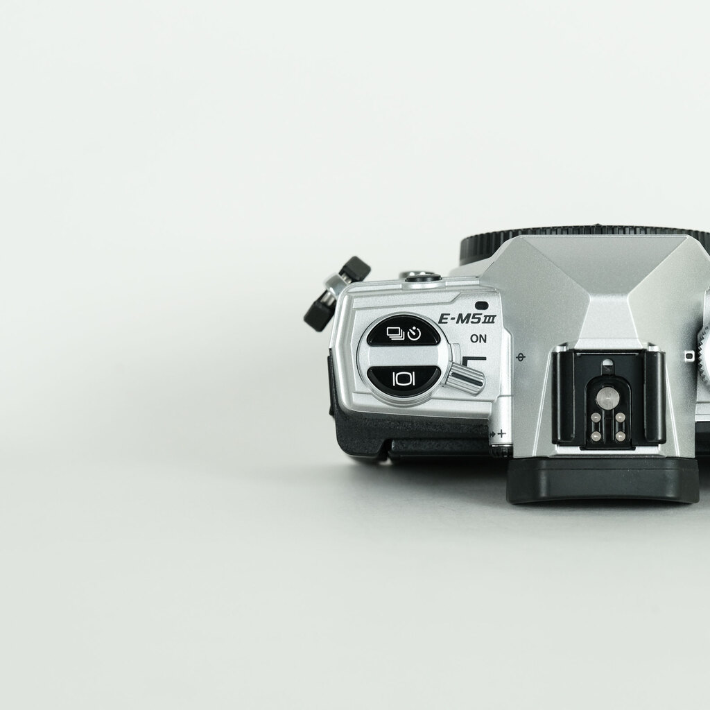 OLYMPUS OM-D E-M5 Mark III
