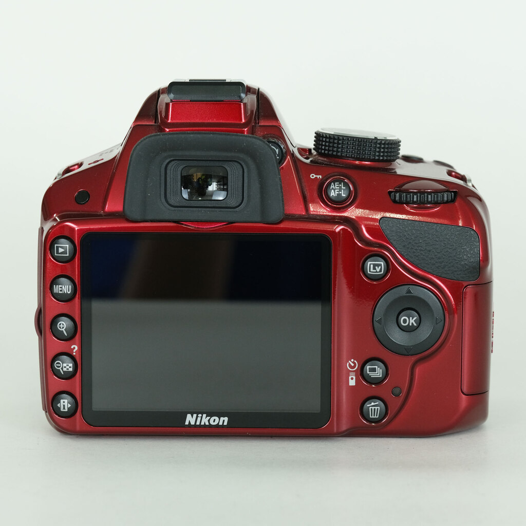 Nikon D3200ボディ レッド