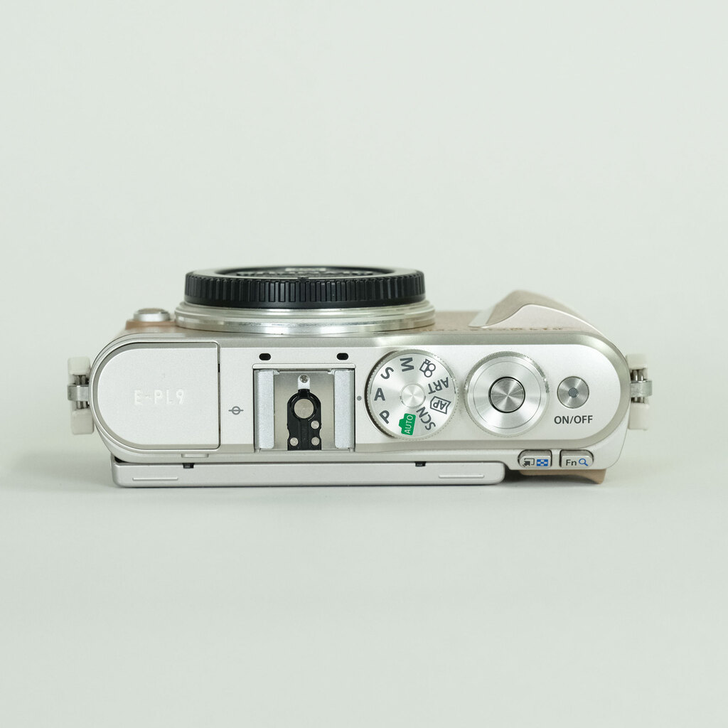 OLYMPUS PEN E-PL9
