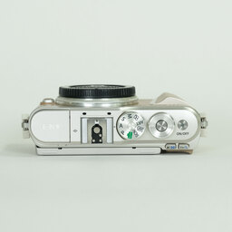 OLYMPUS PEN E-PL9
