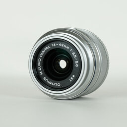 OLYMPUS M.ZUIKO DIGITAL 14-42mm F3.5-5.6IIR シルバー