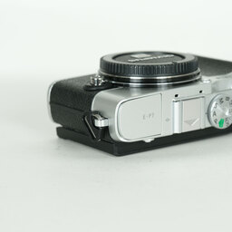 OLYMPUS PEN E-P7