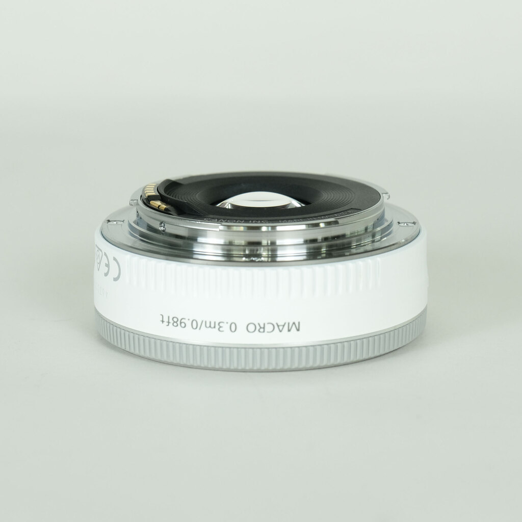 【美品】ホワイト　単焦点レンズ　Canon EF 40mm F2.8 STM Canon EF40mm F2.8 STM ホワイトの出品 | ONE SCENE（ワンシーン）