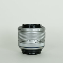 OLYMPUS M.ZUIKO DIGITAL 14-42mm F3.5-5.6IIR シルバー